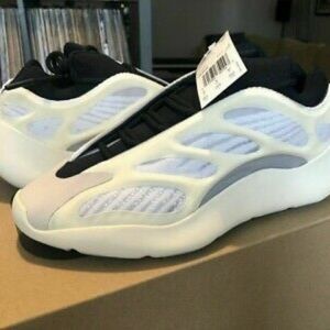 adidas Yeezy 700 V3 Azael Size 8.5 
